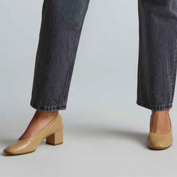 The Italian Leather Day Heel in light tan taupe size 7.5 - Picture 2 of 11